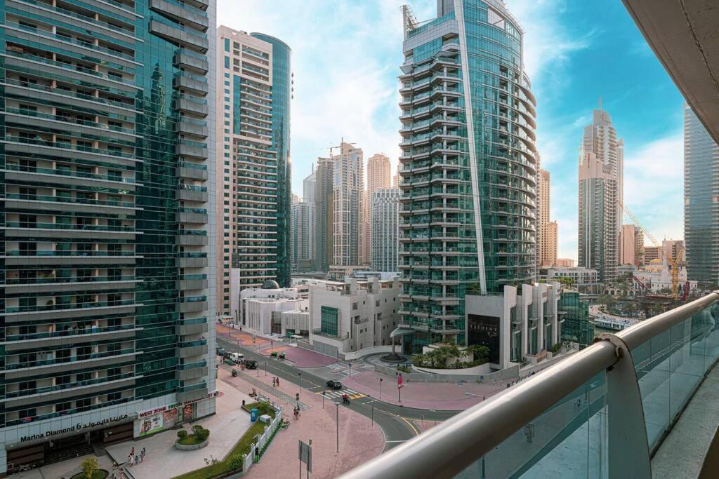 Stylish 1bedroom In Marina With Metro Access Apartment Dubai