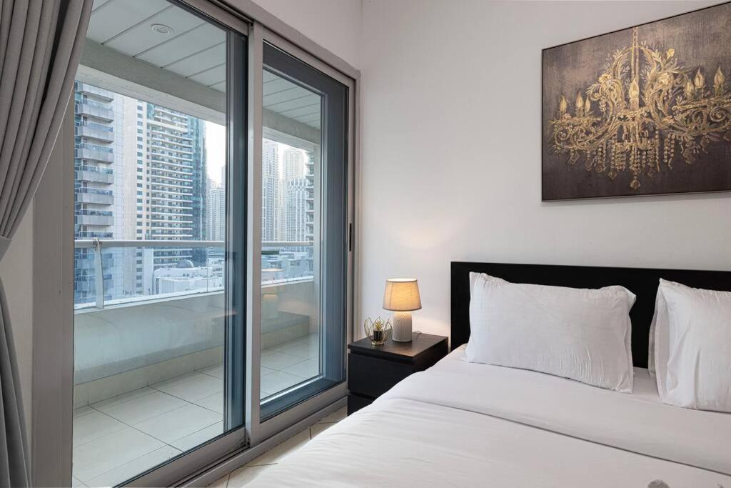 Apartment Stylish 1bedroom In Marina With Metro Access Dubai